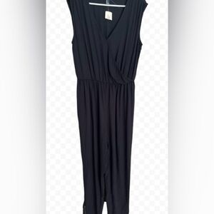 Forever 21 Black V Neck Sleeveless Jumpsuit Zipper Hem Detail Pockets Size L NWT